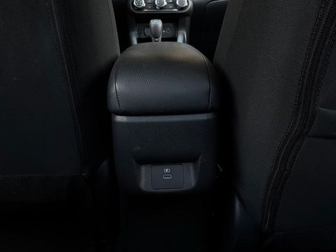 Used 2025 Nissan Versa SV FWD image 12