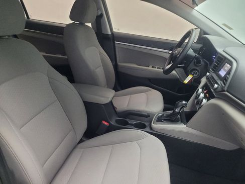 Used 2019 Hyundai Elantra SE FWD image 21