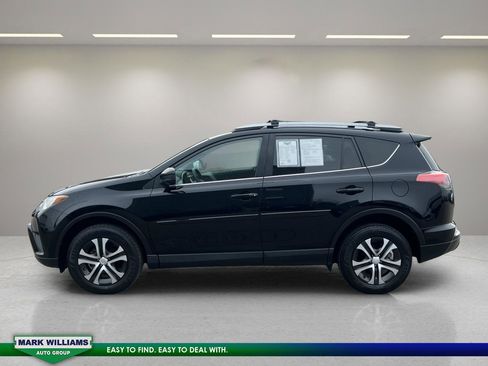 Used 2018 Toyota RAV4 LE image 6
