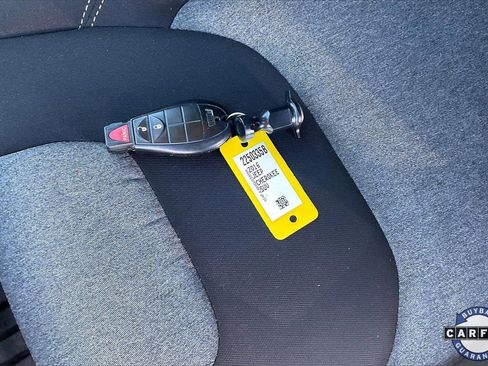 Used 2016 Jeep Cherokee Sport image 34