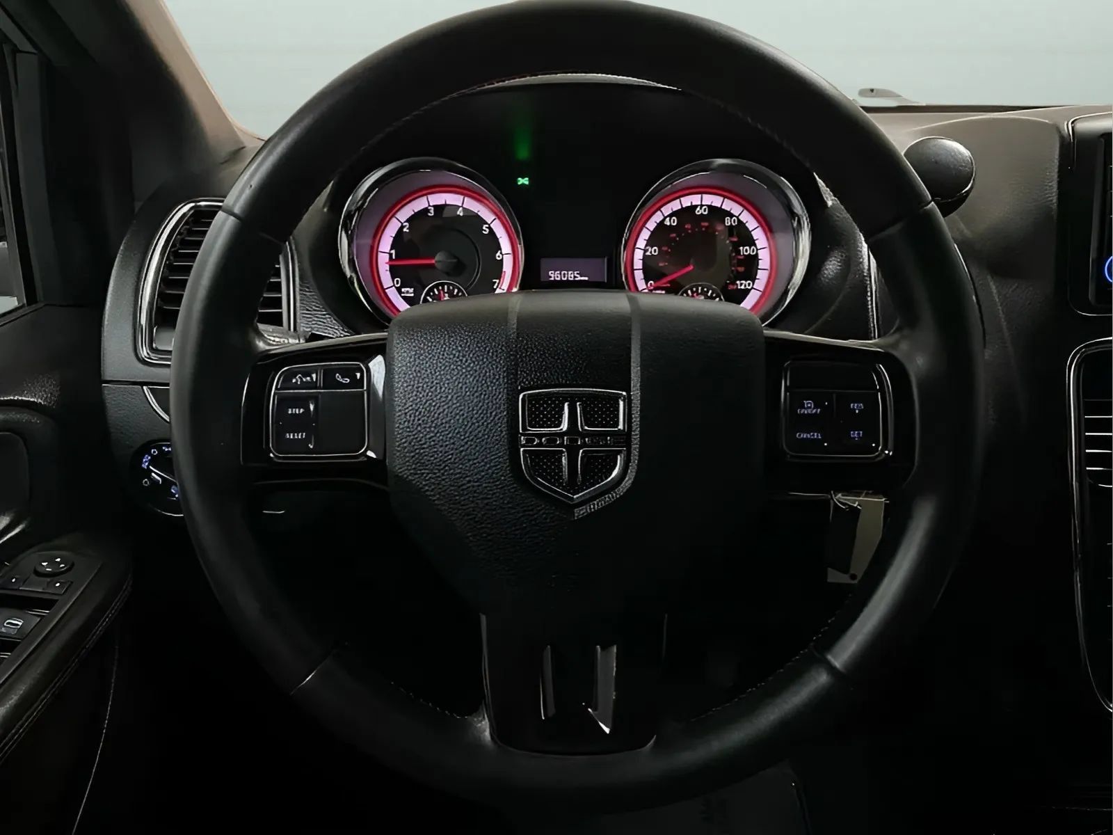 Used 2020 Dodge Grand Caravan SE FWD image 17