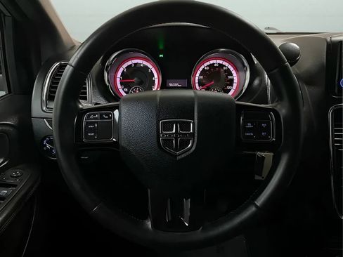 Used 2020 Dodge Grand Caravan SE FWD image 17