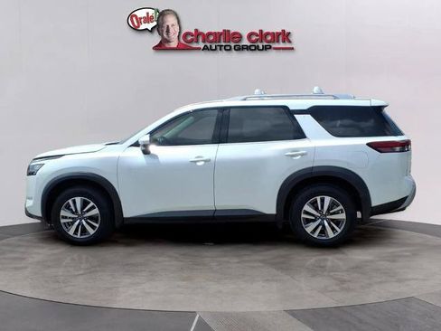 Certified 2025 Nissan Pathfinder SL FWD image 2