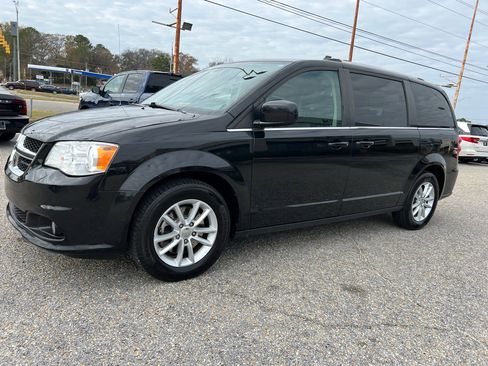 Used 2020 Dodge Grand Caravan SXT image 13