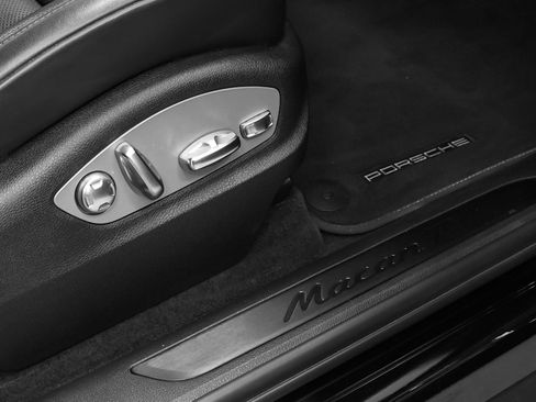 Certified 2023 Porsche Macan Turbo AWD/4WD image 20