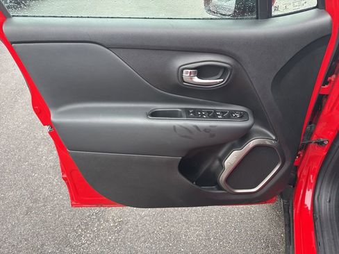 Used 2022 Jeep Renegade Latitude w/ Convenience Group image 24