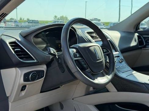 Used 2019 Lincoln Nautilus Reserve w/ Driver Assistance Package FWD image 10