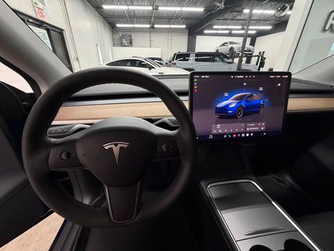 Used 2023 Tesla Model Y Long Range AWD/4WD image 12