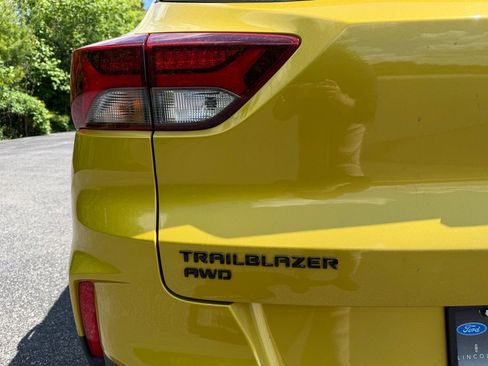 Used 2023 Chevrolet TrailBlazer RS w/ Sun and Liftgate Package AWD/4WD image 12