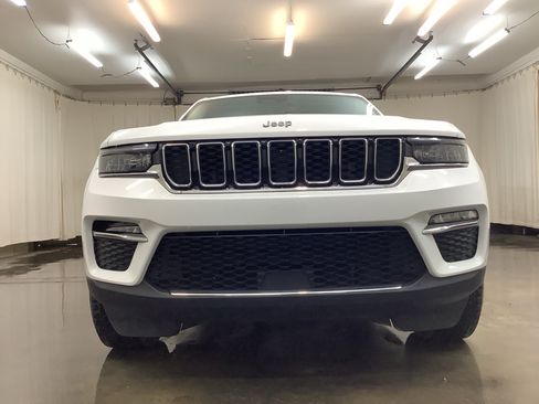 Used 2023 Jeep Grand Cherokee Limited AWD/4WD image 10