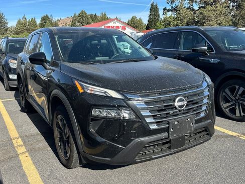 Used 2024 Nissan Rogue SV AWD/4WD image 2