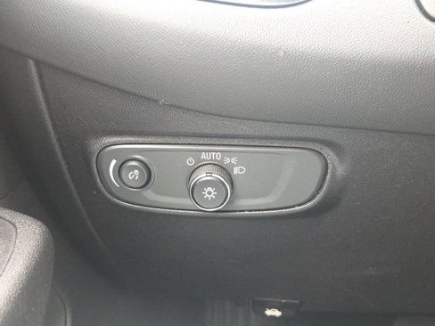Used 2018 Chevrolet Equinox LS FWD image 25
