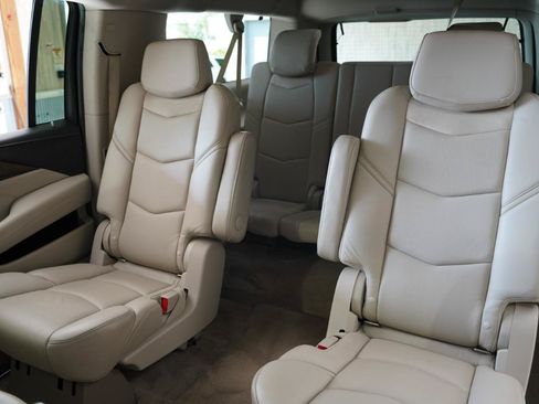 Used 2019 Cadillac Escalade ESV Premium Luxury w/ LPO, Radiant Package AWD/4WD image 33