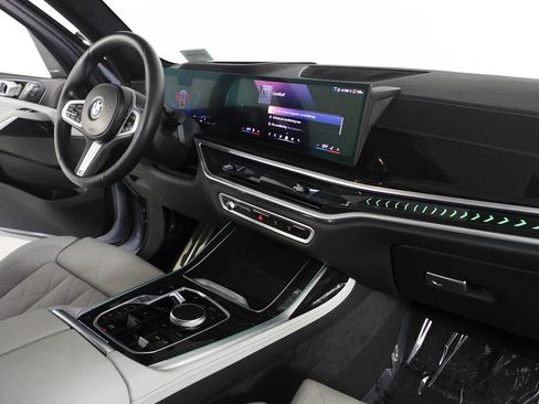 Used 2024 BMW X7 xDrive40i w/ M Sport Package AWD/4WD image 14