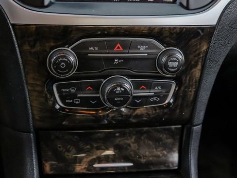 Used 2019 Chrysler 300 Limited image 30