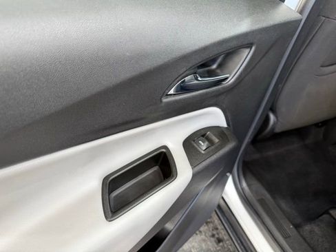 Used 2020 Chevrolet Equinox LT image 17
