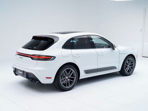 Certified 2026 Porsche Macan AWD/4WD image 9