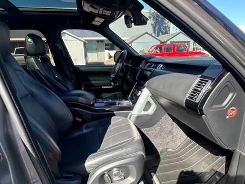 Used 2016 Land Rover Range Rover HSE image 12