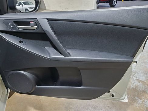 Used 2011 MAZDA MAZDA3 i Touring FWD image 14