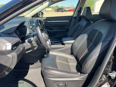 Used 2024 Nissan Altima 2.5 SR FWD image 8