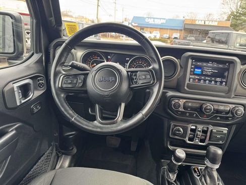 Used 2021 Jeep Gladiator Willys image 12