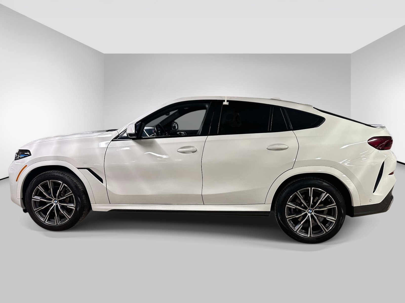 Used 2026 BMW X6 xDrive40i AWD/4WD image 2