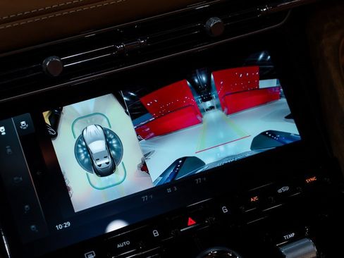 Used 2024 Aston Martin DB12 Convertible image 36