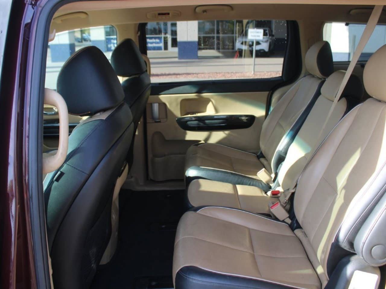 Used 2018 Kia Sedona EX FWD image 12