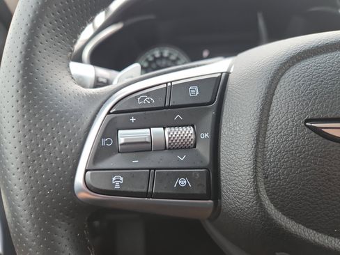 Used 2025 Genesis G70 2.5T image 11