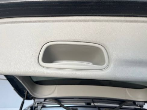 Used 2023 Chrysler Pacifica Limited FWD image 14