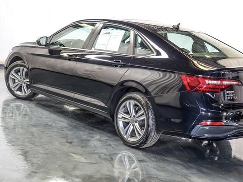 Used 2024 Volkswagen Jetta SE FWD image 11