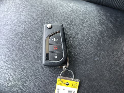 Used 2022 Toyota RAV4 LE FWD image 35