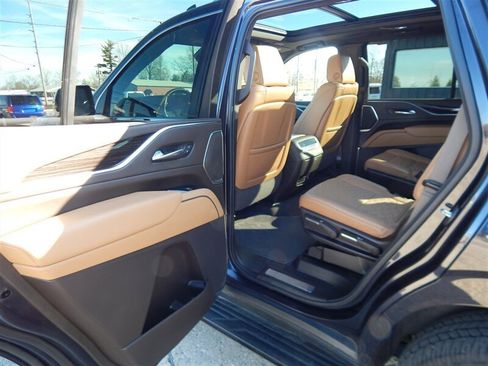 Used 2022 Cadillac Escalade Premium Luxury w/ LPO, Radiant Package image 20