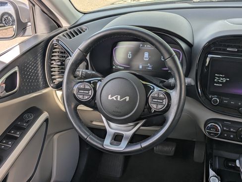 Certified 2024 Kia Soul EX image 13