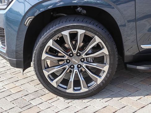 Used 2021 GMC Yukon SLT w/ SLT Luxury Plus Package image 12