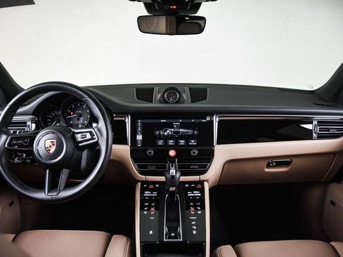 Certified 2026 Porsche Macan image 25