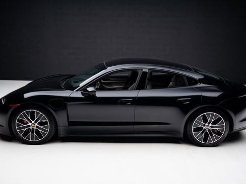 Used 2022 Porsche Taycan 4S image 16