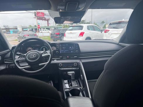 Used 2021 Hyundai Elantra SEL w/ Convenience Package FWD image 11