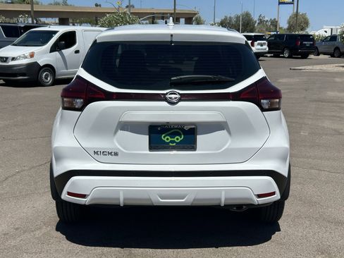 Used 2023 Nissan Kicks S FWD image 4