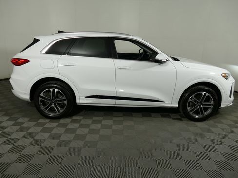 Certified 2025 Audi Q5 Premium w/ Convenience Package image 2