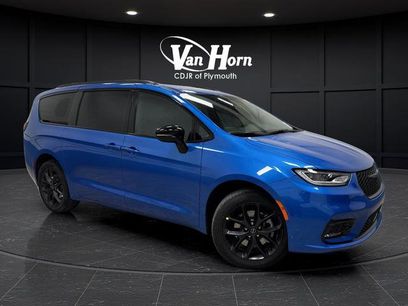 New 2026 Chrysler Pacifica Select