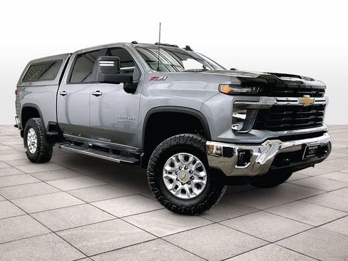 Used 2025 Chevrolet Silverado 2500 LT AWD/4WD image 2