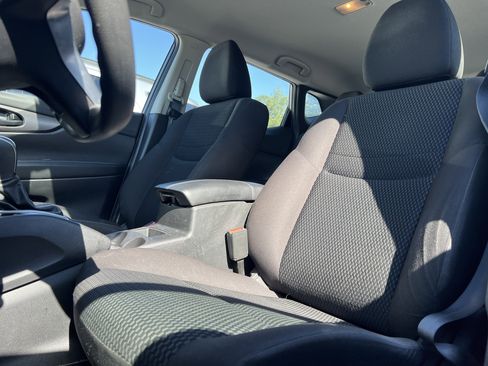 Used 2020 Nissan Rogue Sport S w/ Appearance Package FWD image 3