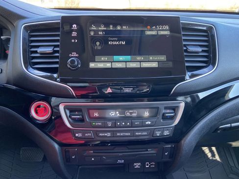 Used 2022 Honda Pilot Touring image 19