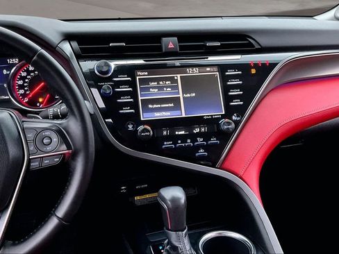 Used 2019 Toyota Camry XSE image 9