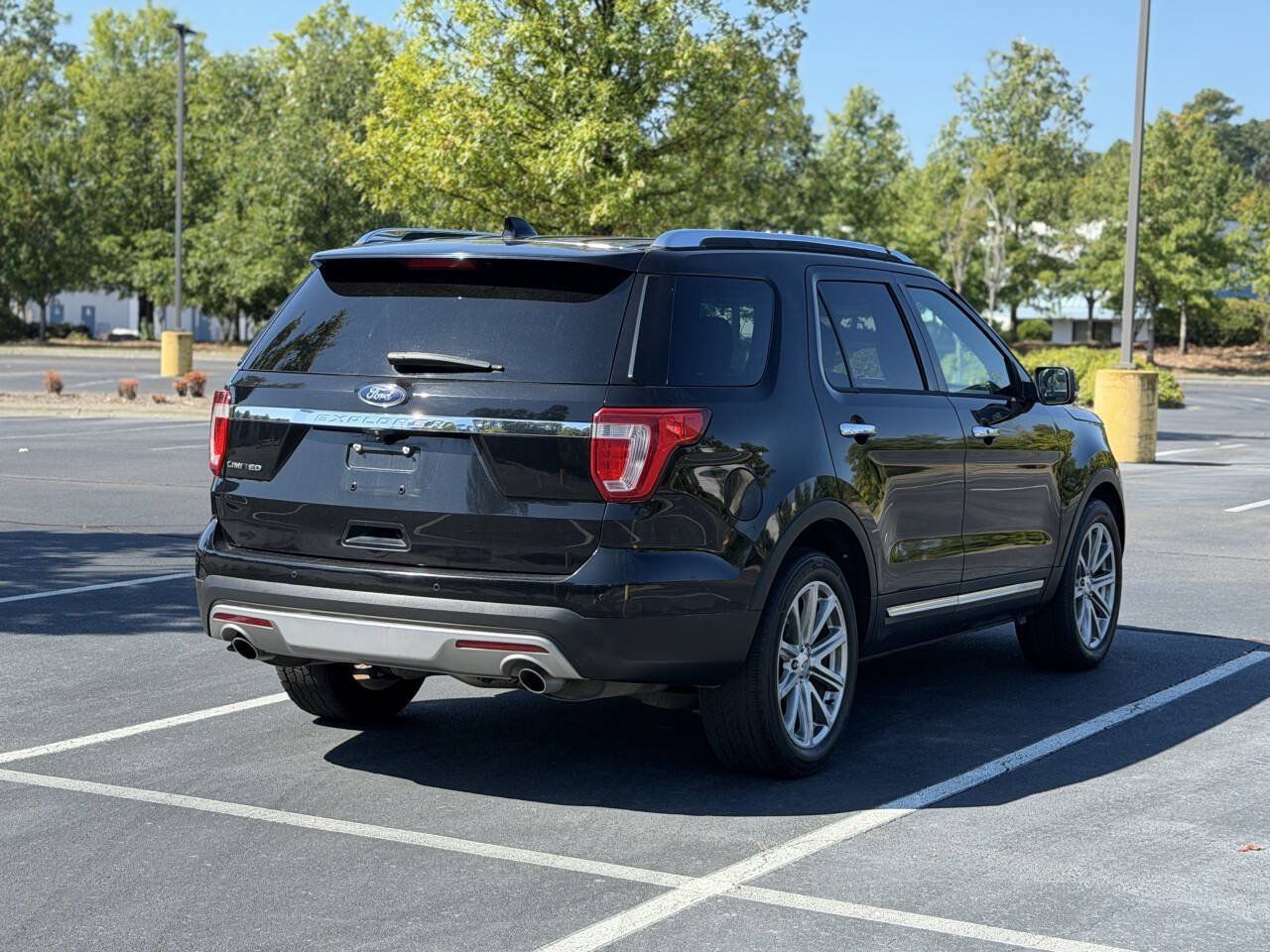 Used 2017 Ford Explorer Limited FWD image 7