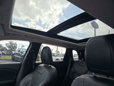 Used 2016 Jeep Cherokee Limited image 13