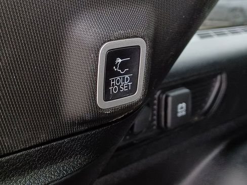 Used 2023 Jeep Grand Cherokee Altitude AWD/4WD image 9