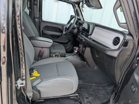 Used 2025 Jeep Wrangler Unlimited Sport AWD/4WD image 30