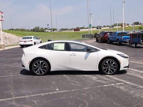New 2026 Toyota Prius Plug-In Hybrid FWD image 5